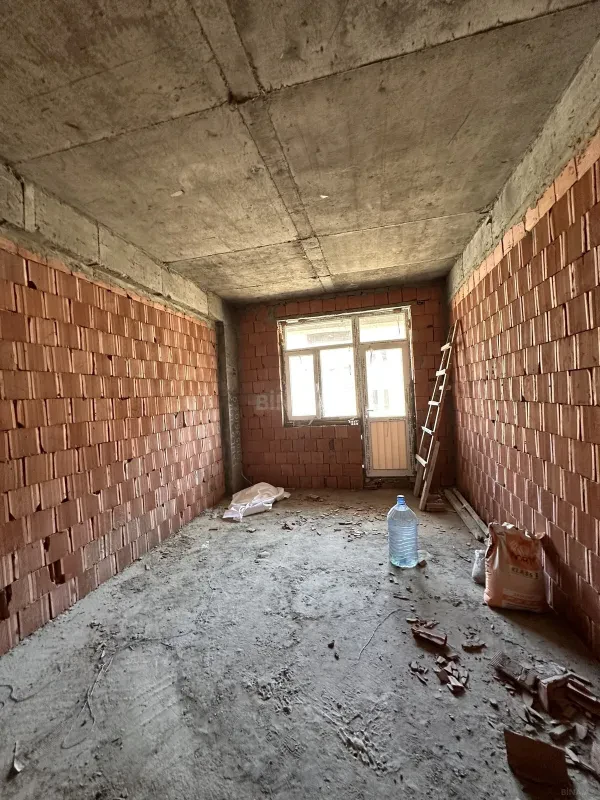 Satılır 2 otaqlı mənzil 68 m²
