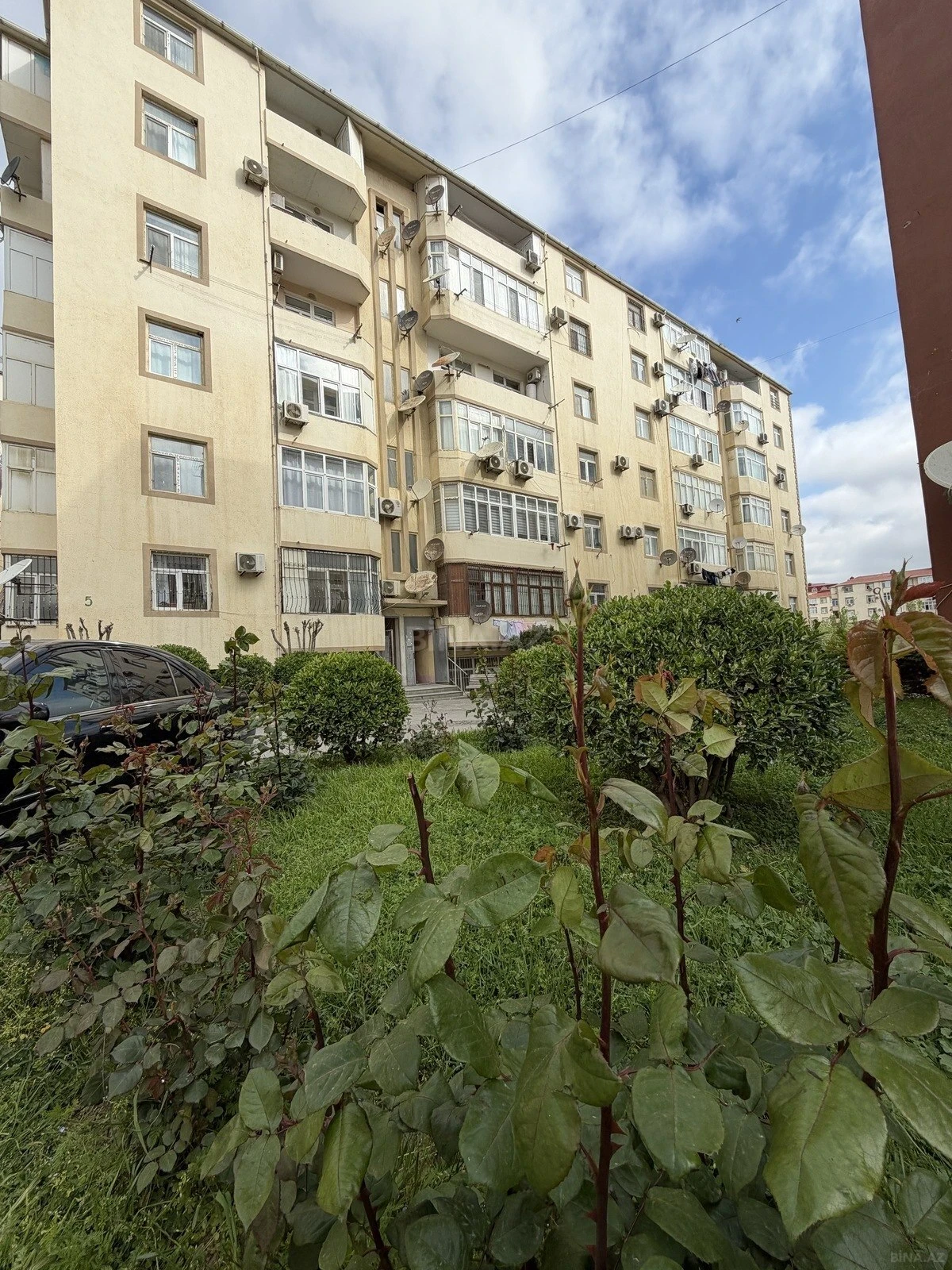 Satılır 2 otaqlı mənzil 68 m²
