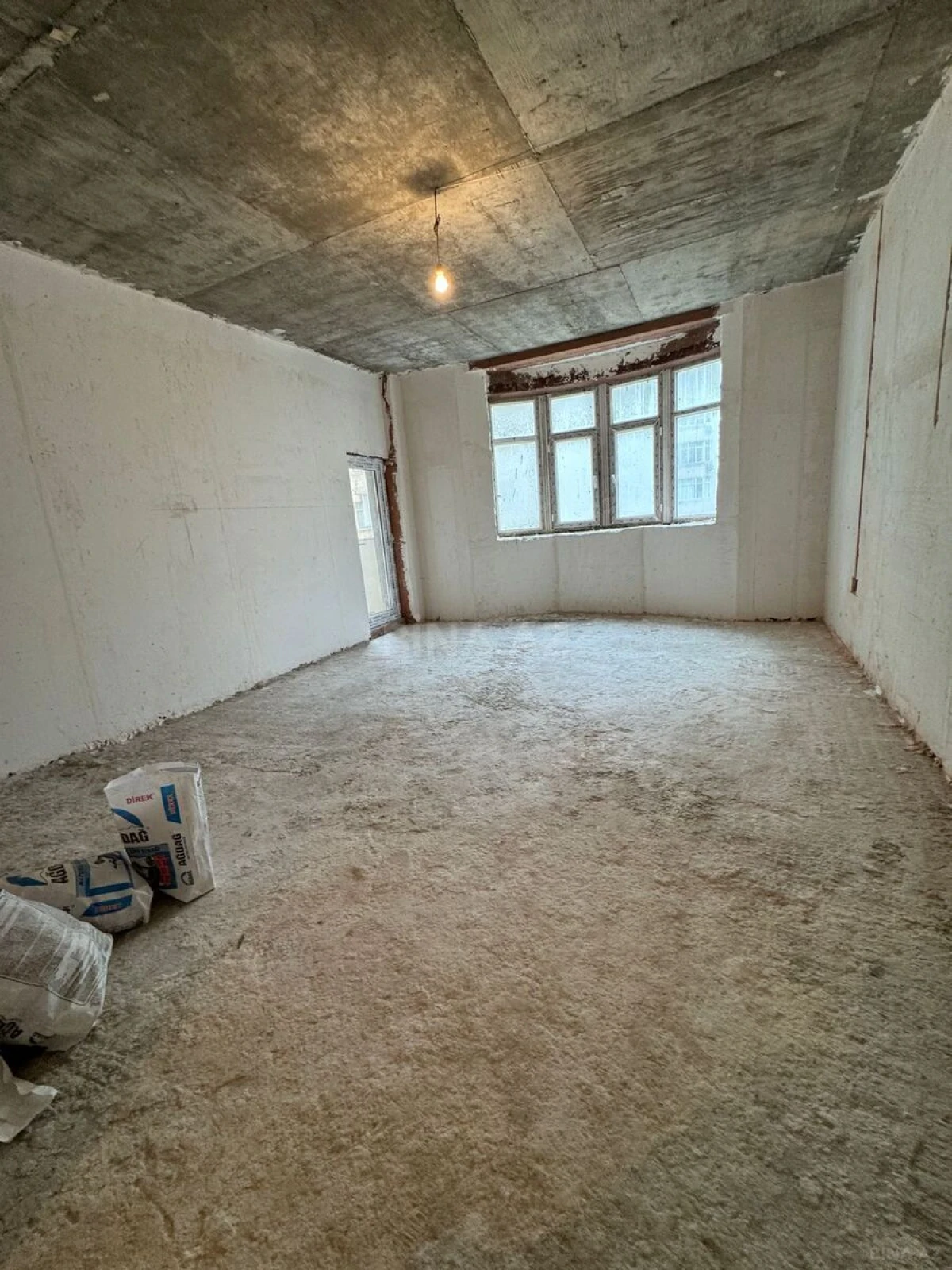 Satılır 3 otaqlı mənzil 125 m²
