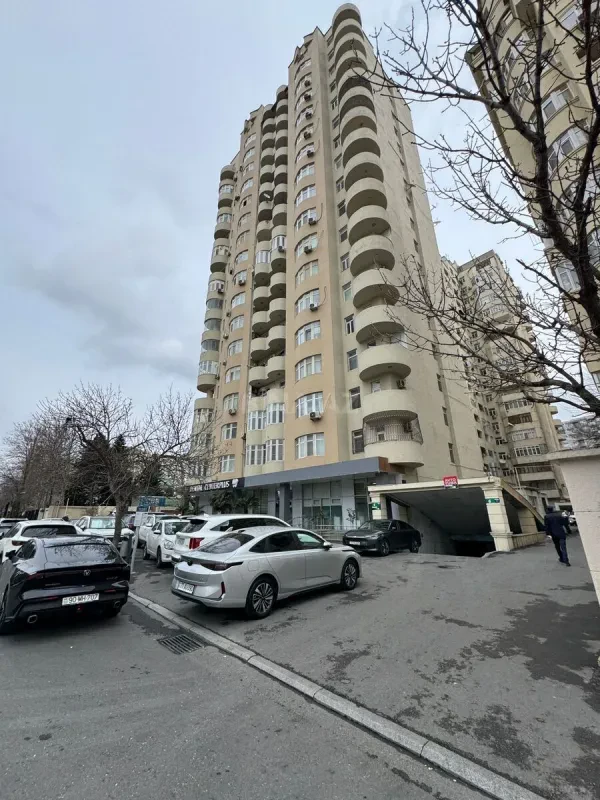 Satılır 3 otaqlı mənzil 125 m²