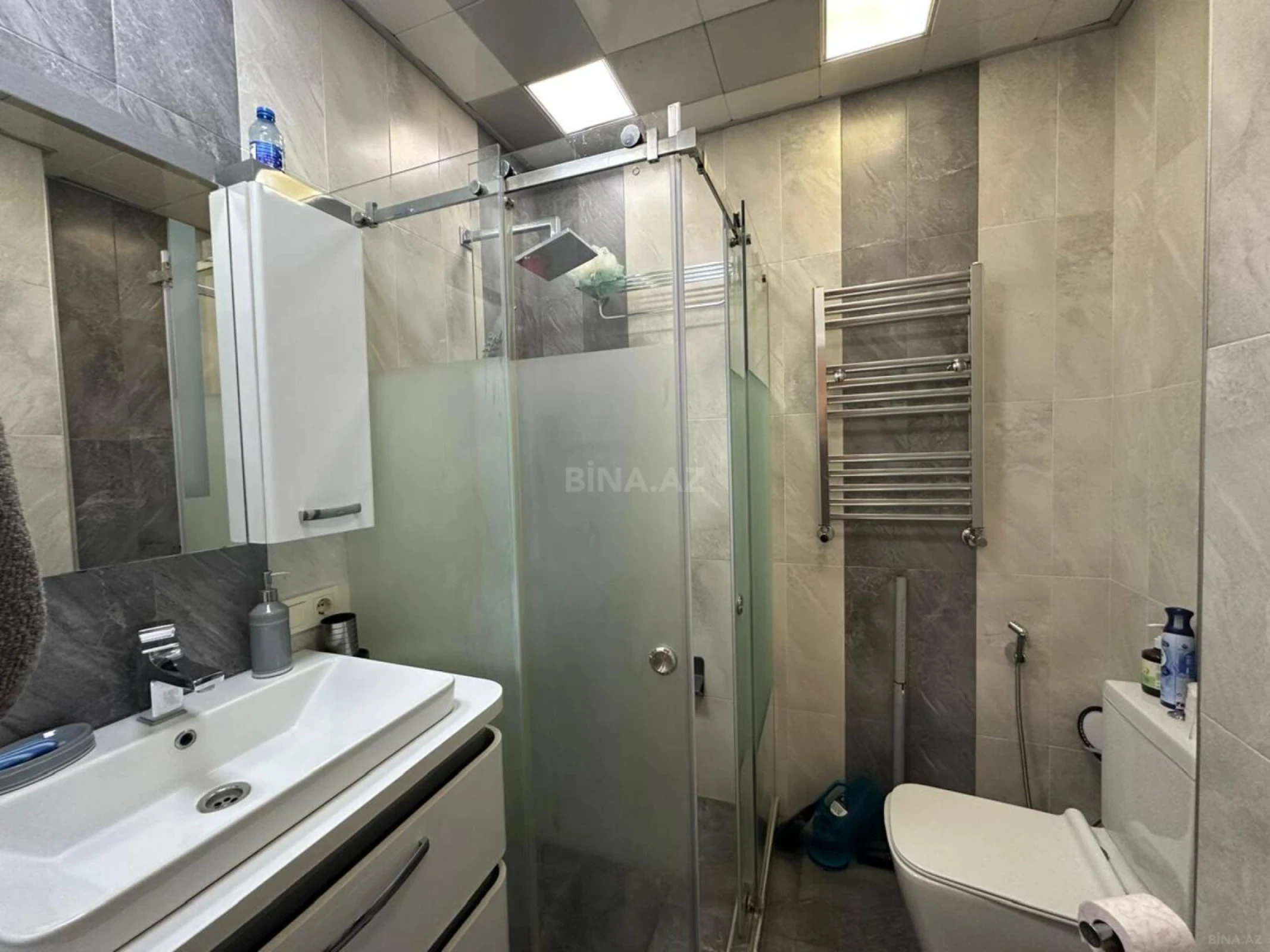 Kirayə verilir 2 otaqlı mənzil 74 m²