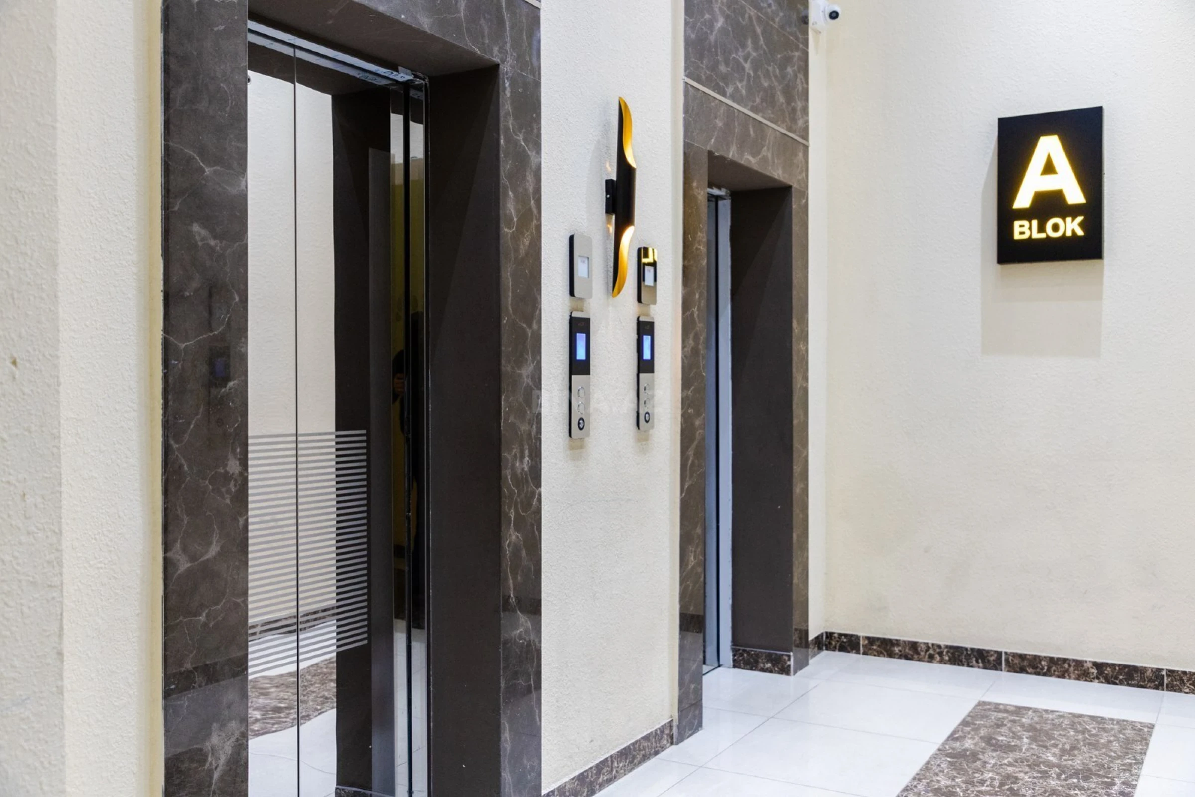 Satılır 2 otaqlı mənzil 90 m²