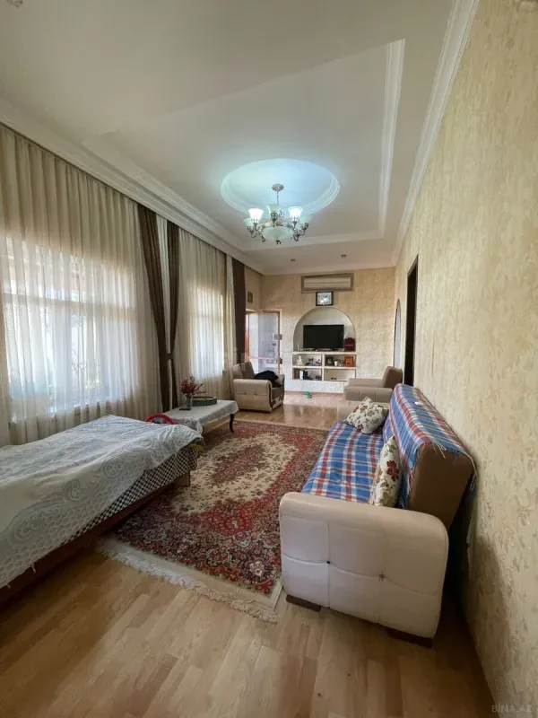 Satılır 5 otaqlı həyət evi 160 m²