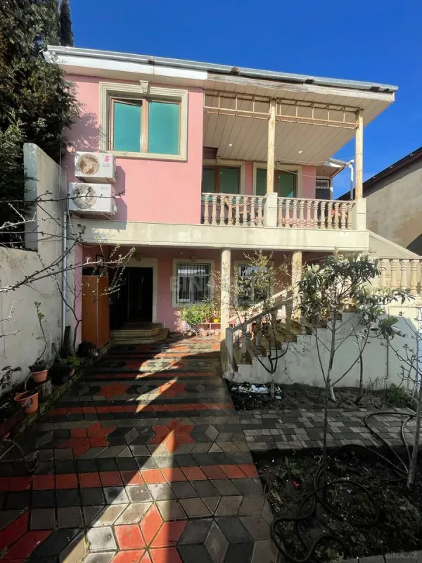 Satılır 5 otaqlı həyət evi 160 m²