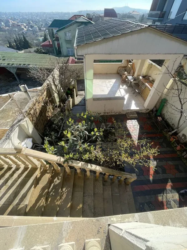 Satılır 5 otaqlı həyət evi 160 m²