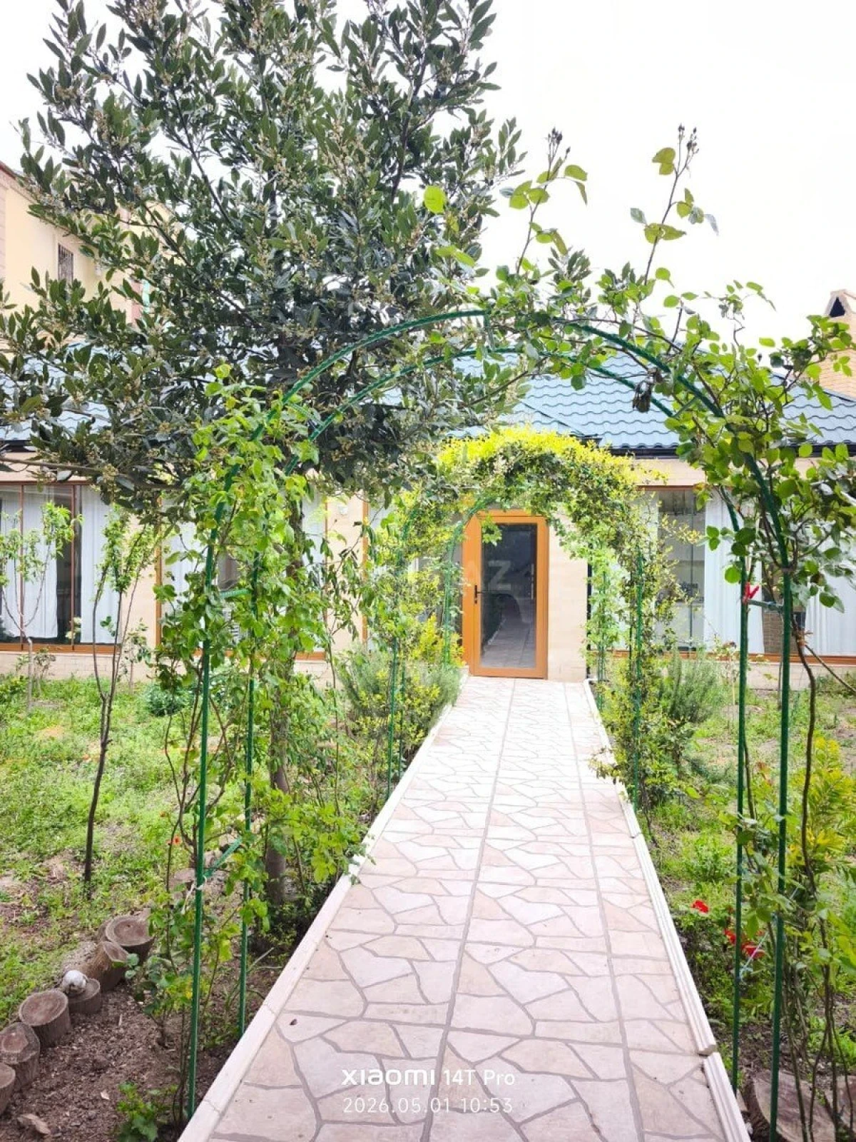 Satılır 5 otaqlı həyət evi 450 m²