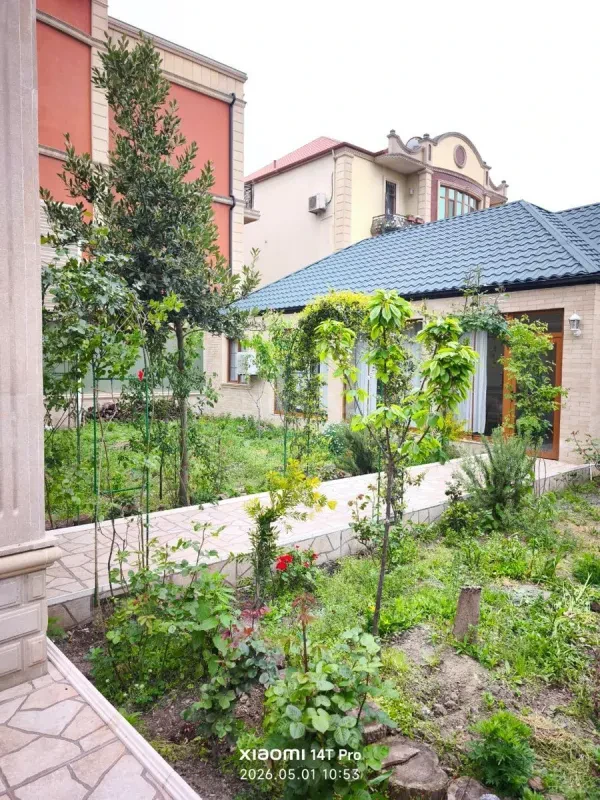 Satılır 5 otaqlı həyət evi 450 m²