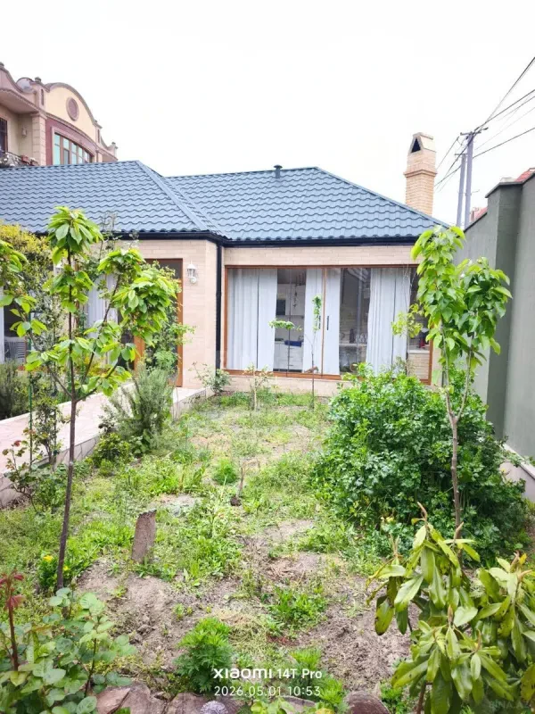 Satılır 5 otaqlı həyət evi 450 m²