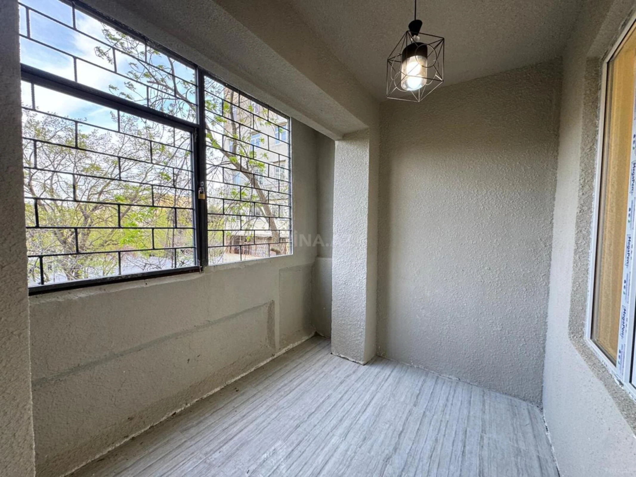 Satılır 4 otaqlı mənzil 105 m²