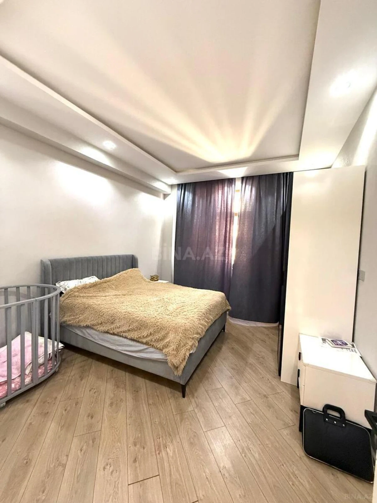 Satılır 3 otaqlı mənzil 122 m²