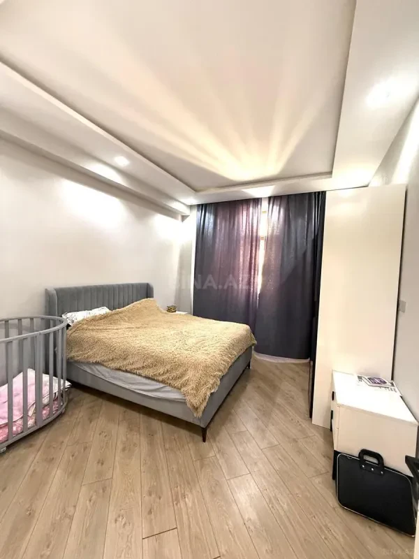 Satılır 3 otaqlı mənzil 122 m²