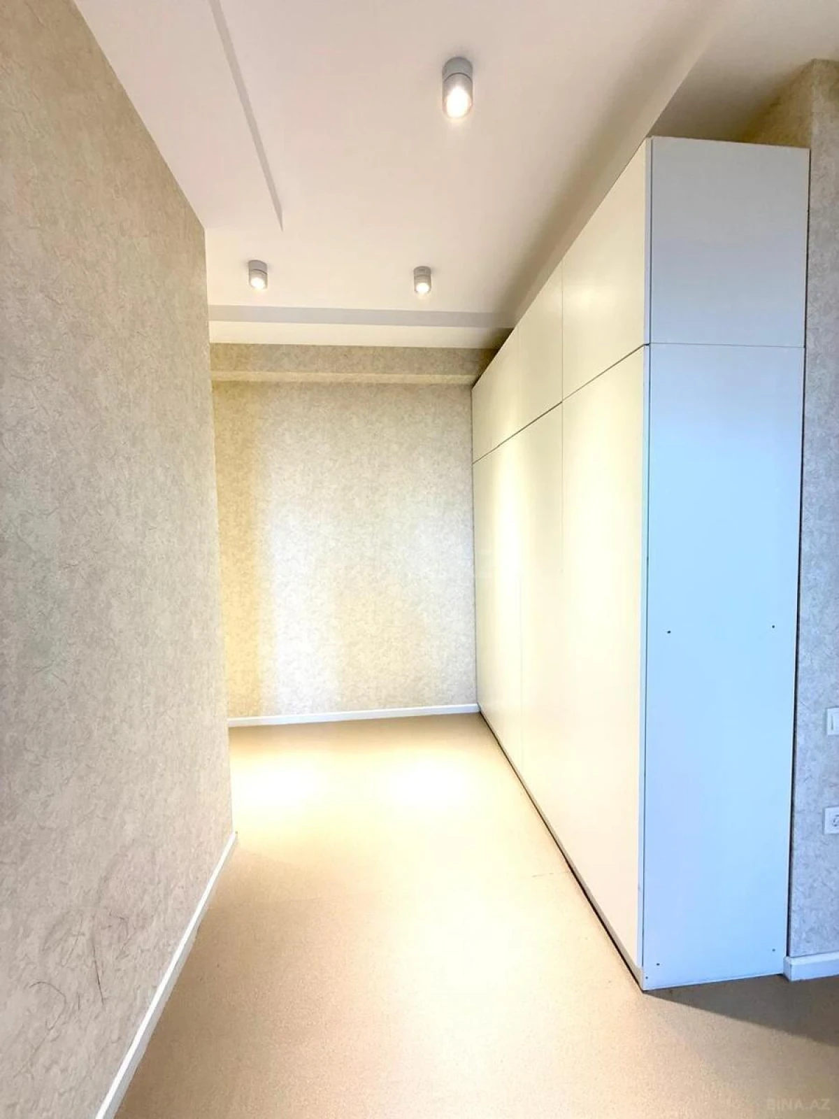Satılır 3 otaqlı mənzil 122 m²