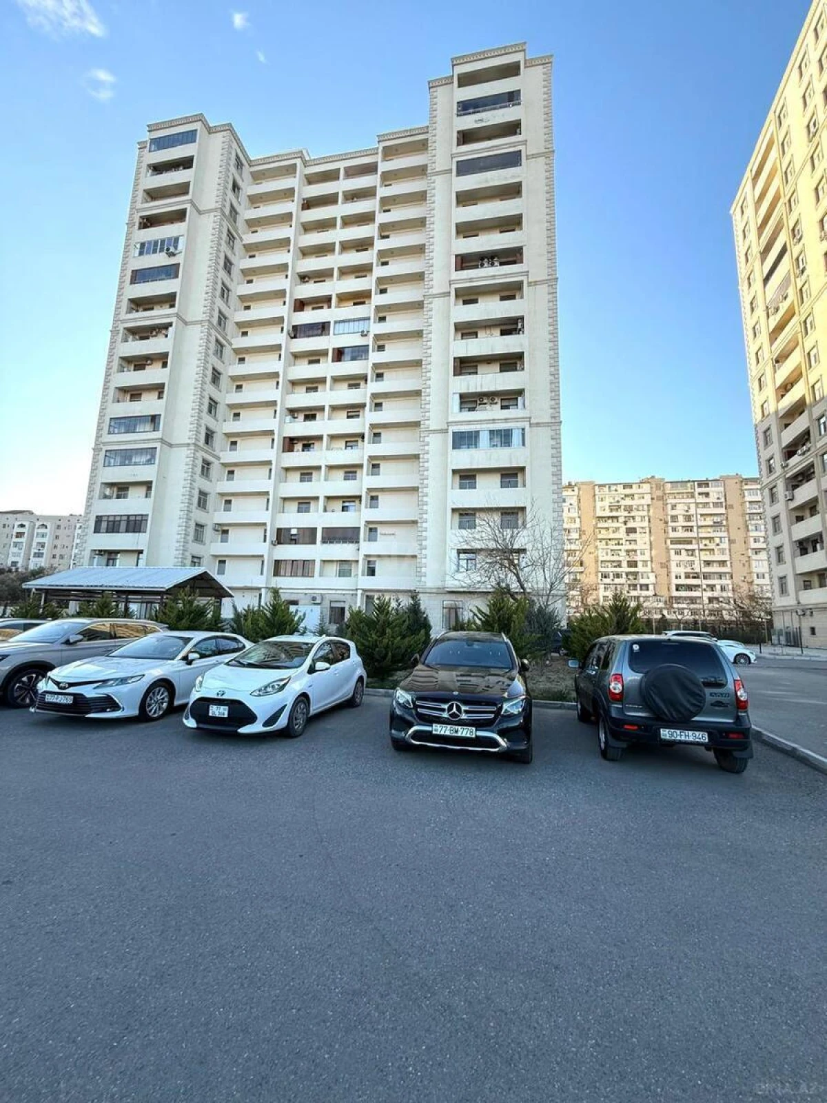 Satılır 3 otaqlı mənzil 122 m²