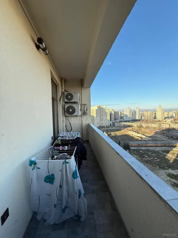 Satılır 3 otaqlı mənzil 122 m²