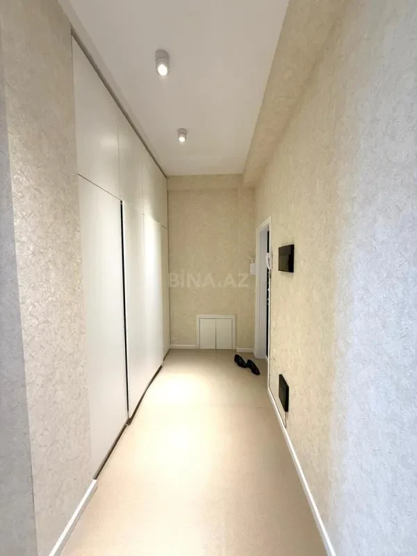 Satılır 3 otaqlı mənzil 122 m²