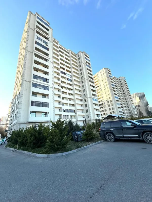 Satılır 3 otaqlı mənzil 122 m²
