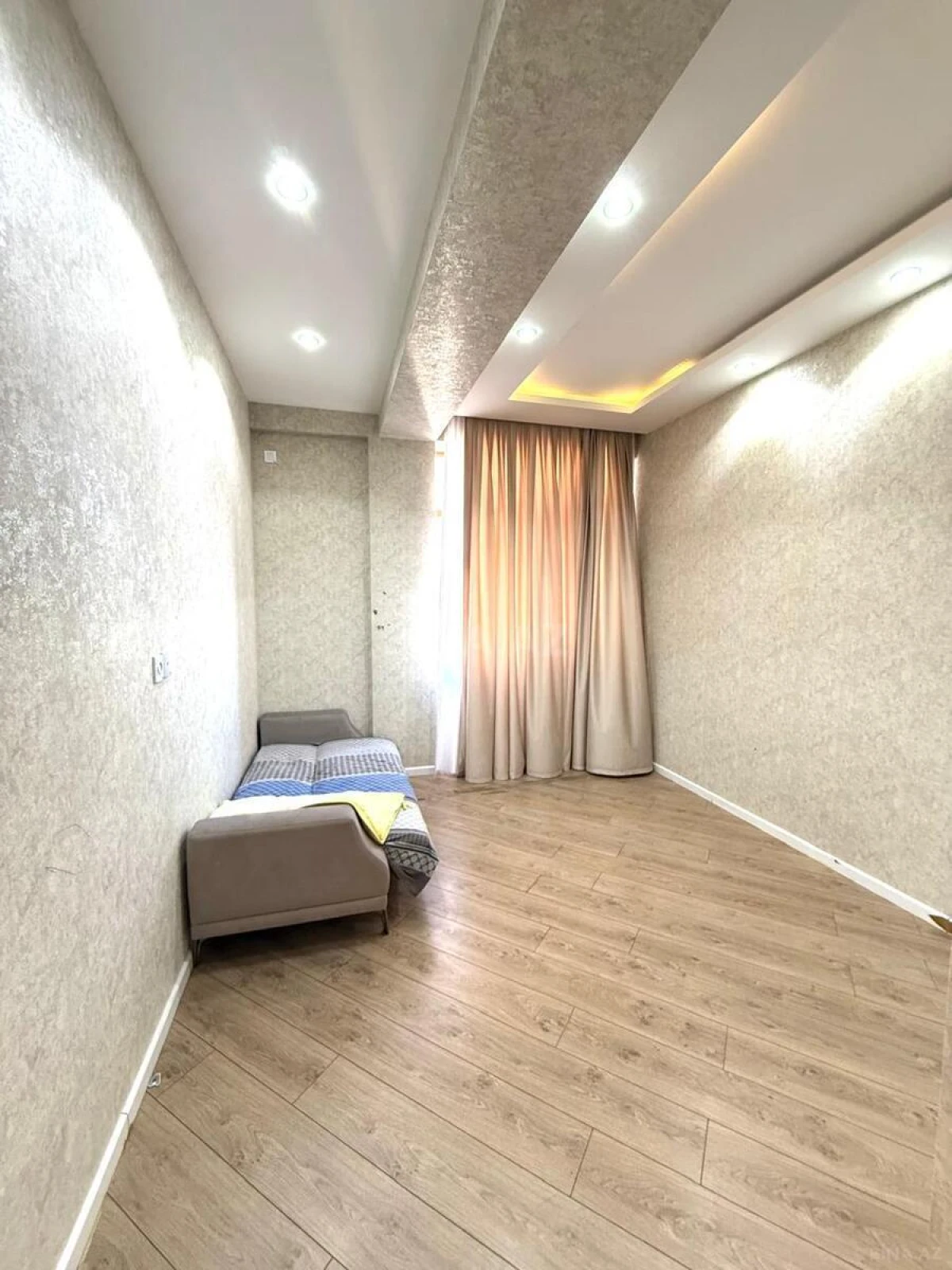 Satılır 3 otaqlı mənzil 122 m²