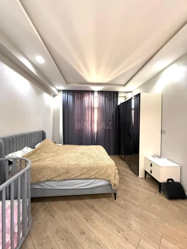 Satılır 3 otaqlı mənzil 122 m²