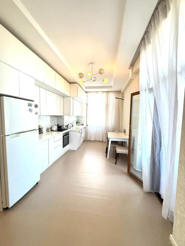 Satılır 3 otaqlı mənzil 122 m²