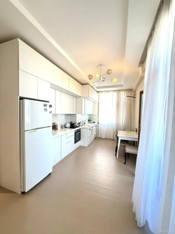 Satılır 3 otaqlı mənzil 122 m²