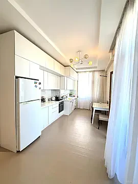 Satılır 3 otaqlı mənzil 122 m²