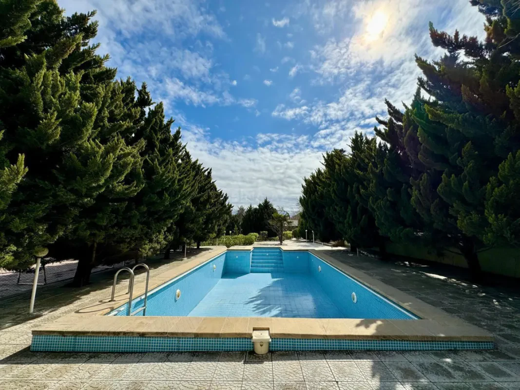 Kirayə verilir 6 otaqlı həyət evi 200 m²