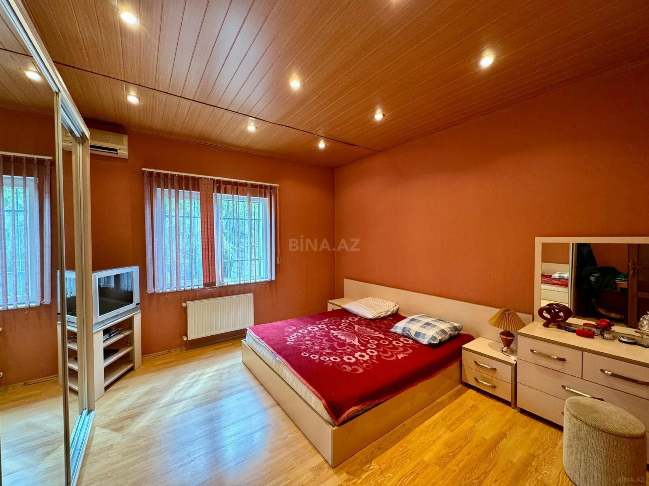 Kirayə verilir 6 otaqlı həyət evi 200 m²
