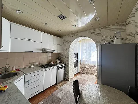 Satılır 5 otaqlı mənzil 120 m²