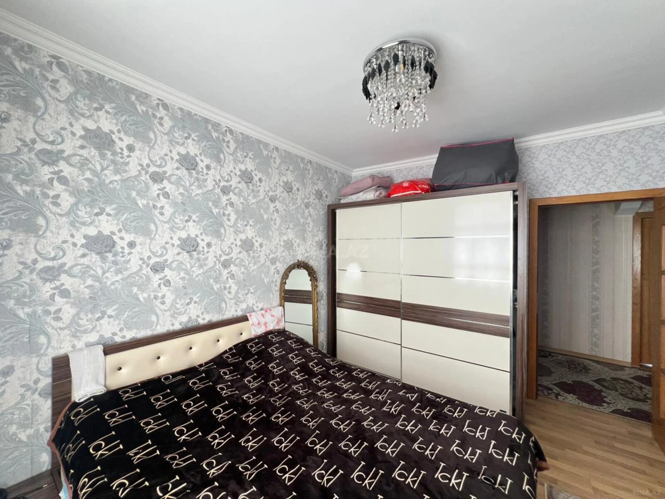 Satılır 5 otaqlı mənzil 120 m²