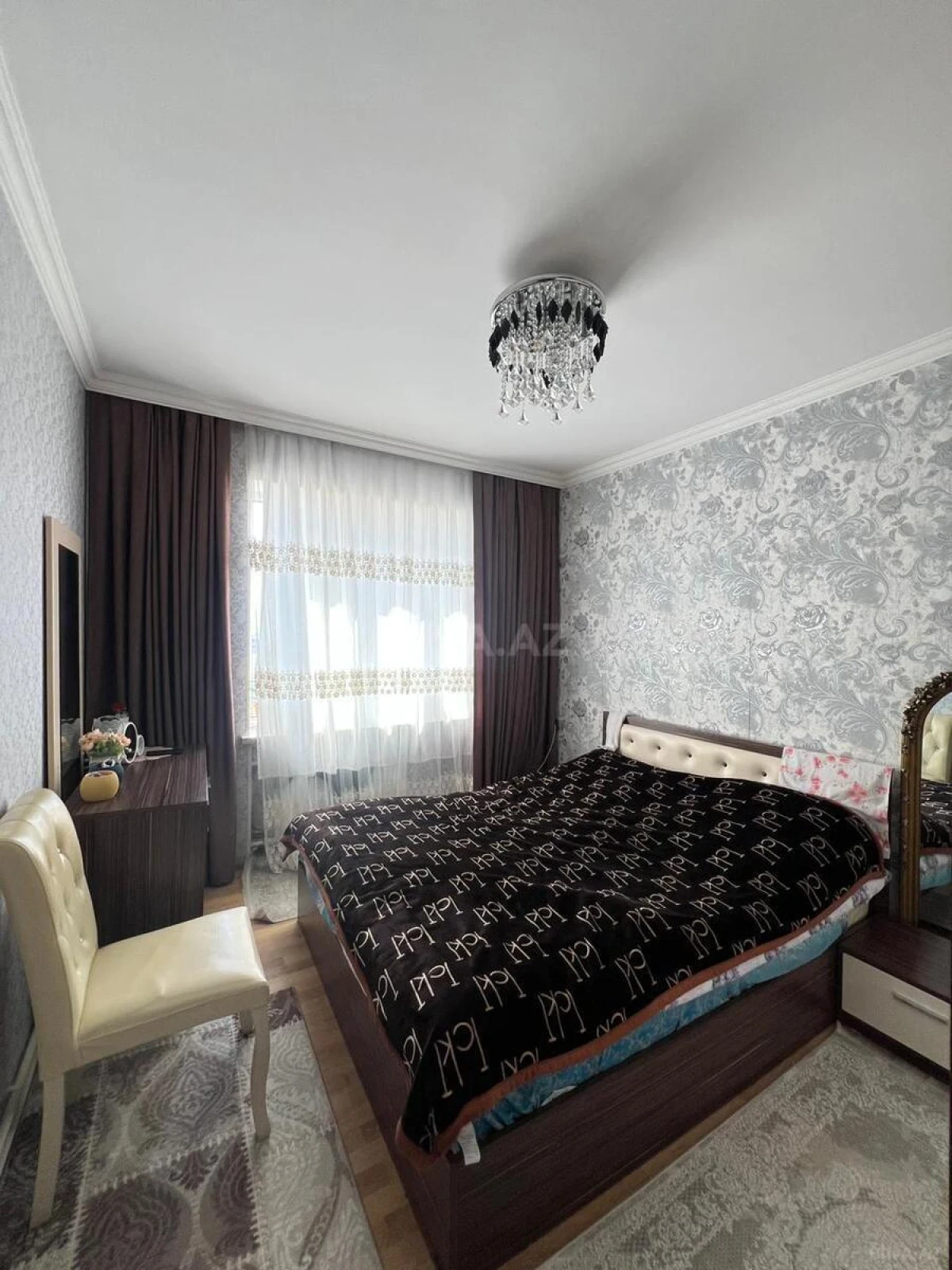 Satılır 5 otaqlı mənzil 120 m²