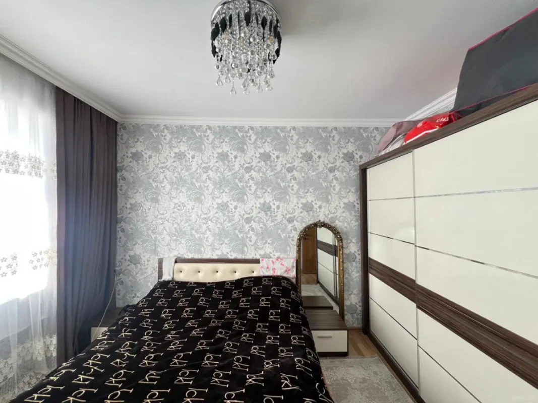 Satılır 5 otaqlı mənzil 120 m²