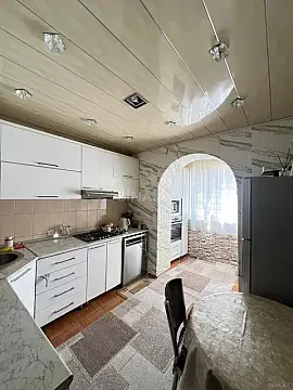 Satılır 5 otaqlı mənzil 120 m²