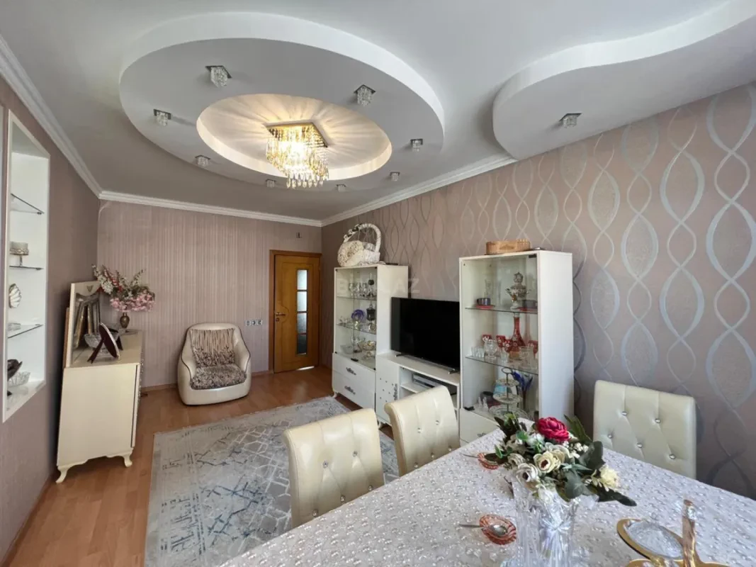 Satılır 5 otaqlı mənzil 120 m²