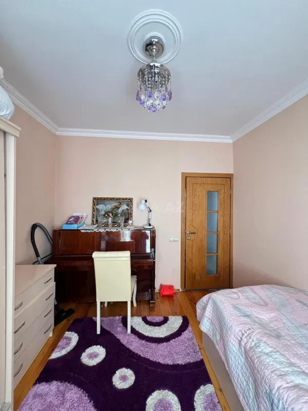 Satılır 5 otaqlı mənzil 120 m²