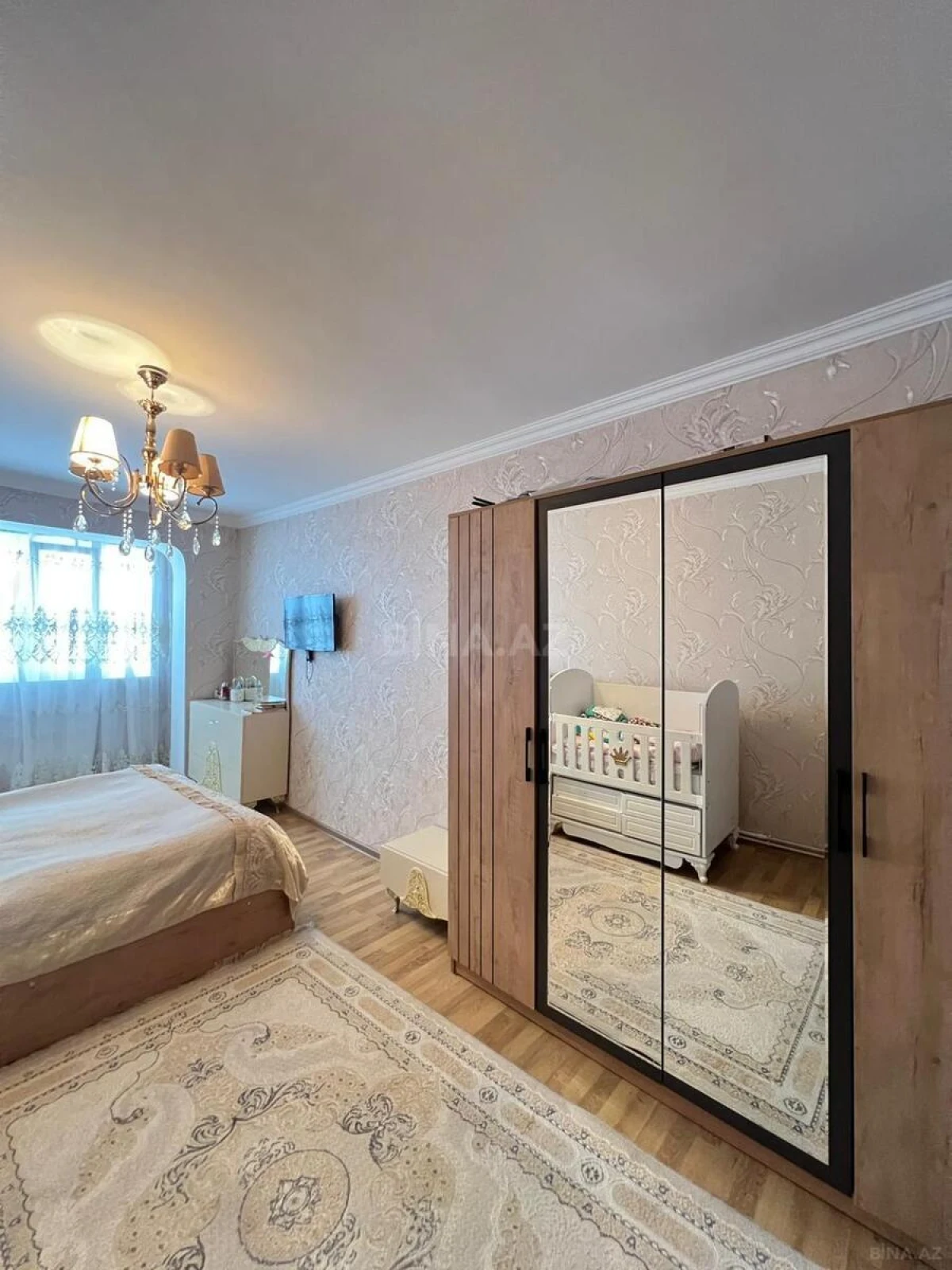 Satılır 5 otaqlı mənzil 120 m²