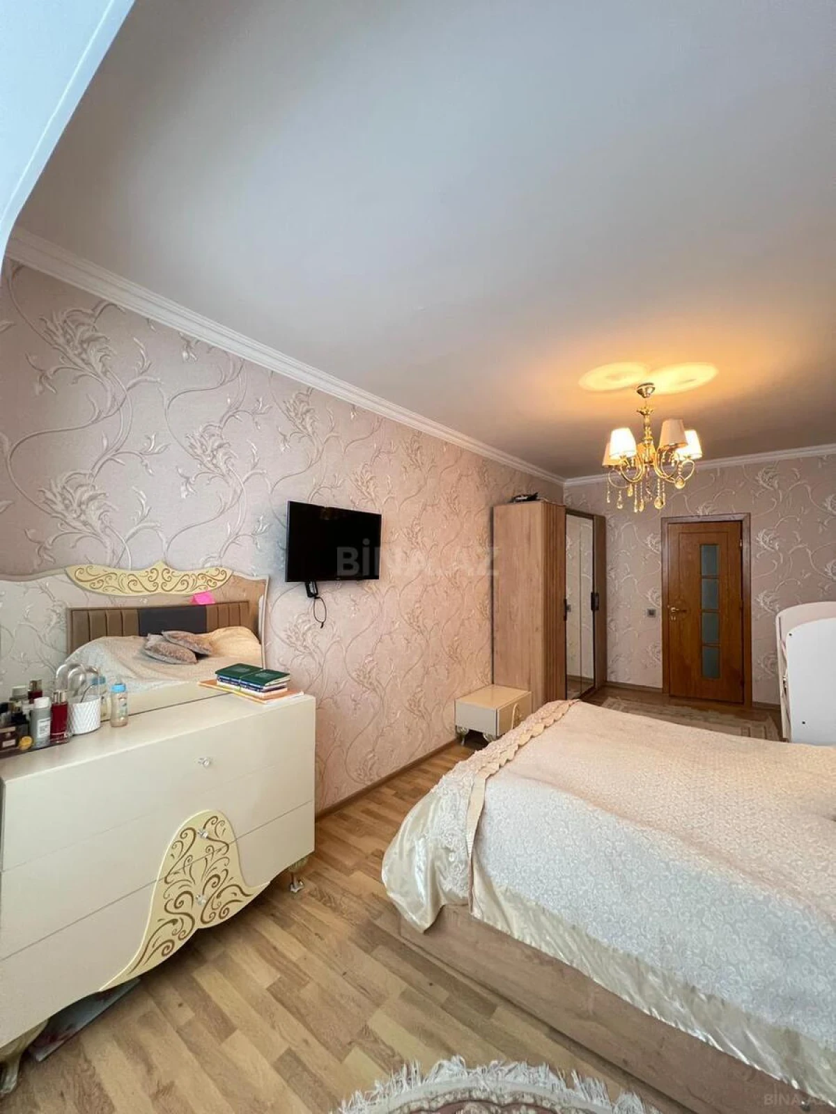 Satılır 5 otaqlı mənzil 120 m²