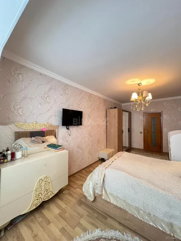 Satılır 5 otaqlı mənzil 120 m²