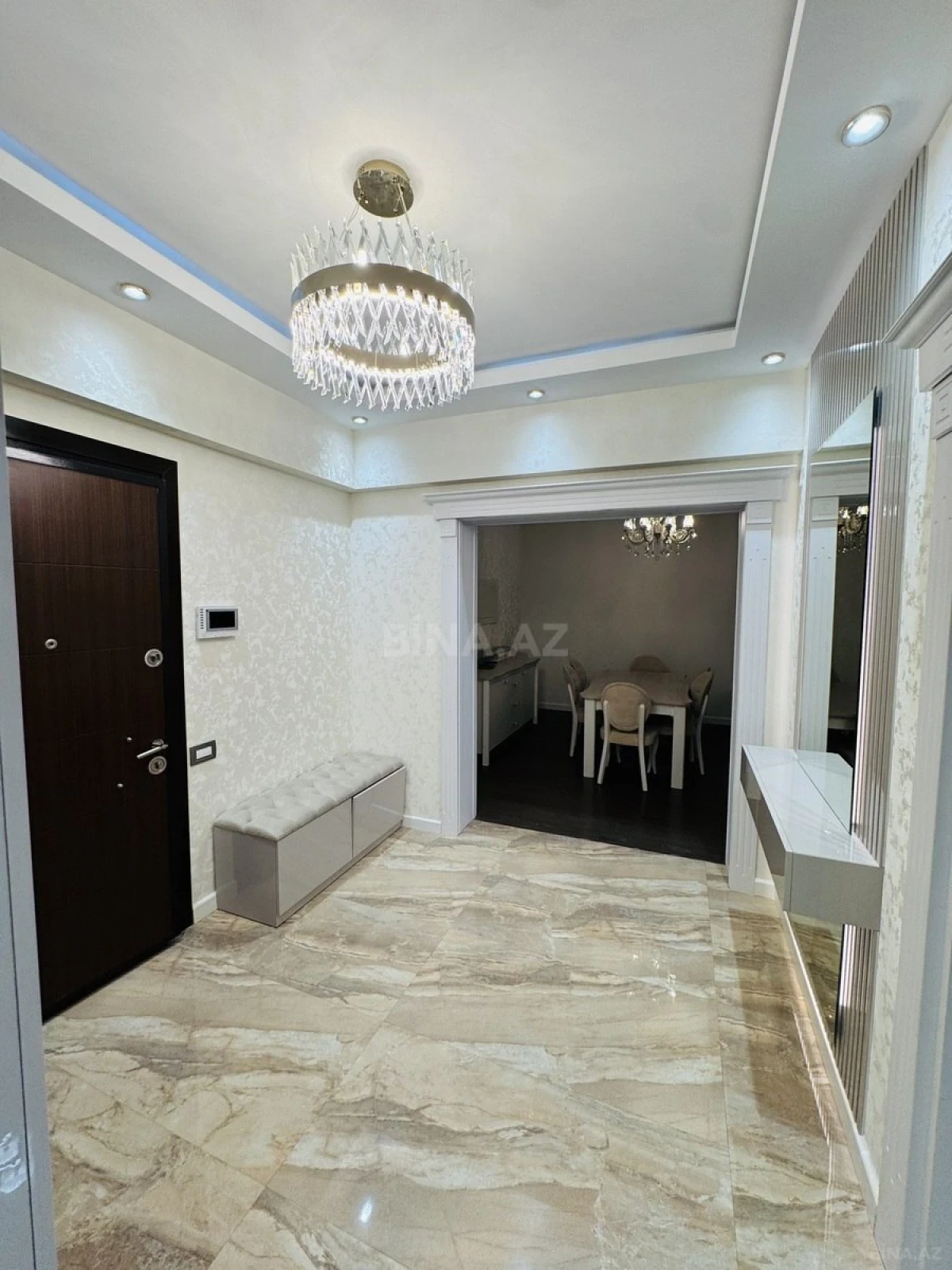 Kirayə verilir 3 otaqlı mənzil 140 m²