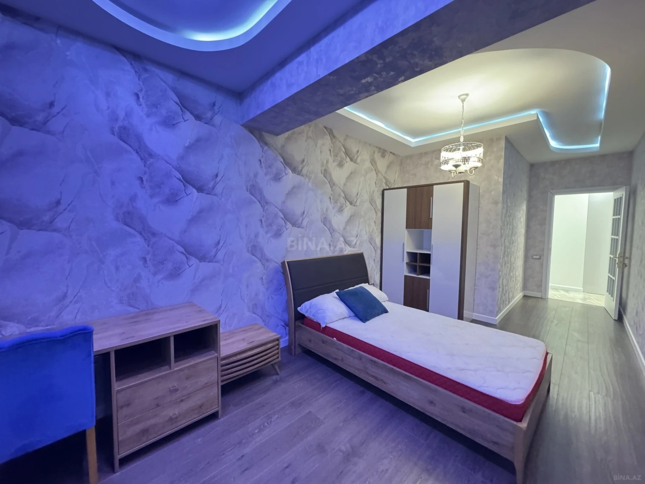 Kirayə verilir 3 otaqlı mənzil 140 m²
