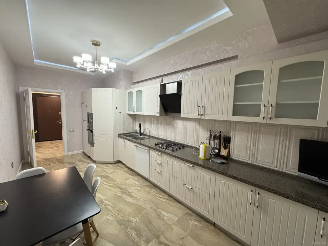 Kirayə verilir 3 otaqlı mənzil 140 m²
