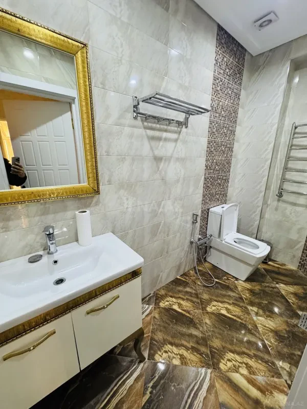 Kirayə verilir 3 otaqlı mənzil 140 m²