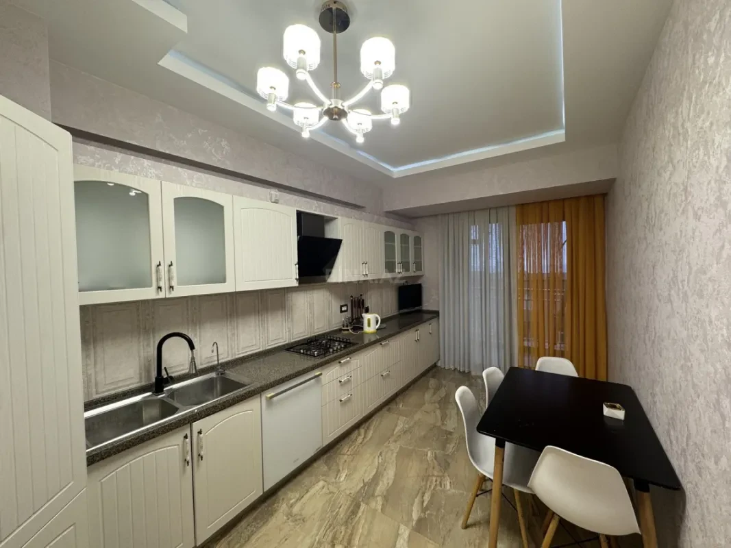 Kirayə verilir 3 otaqlı mənzil 140 m²