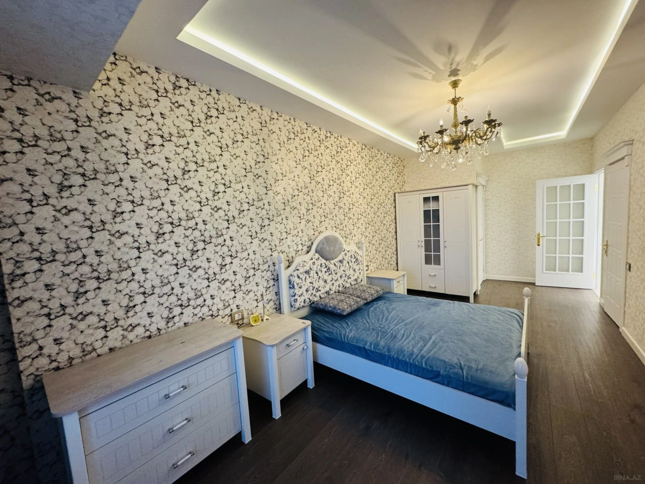 Kirayə verilir 3 otaqlı mənzil 140 m²