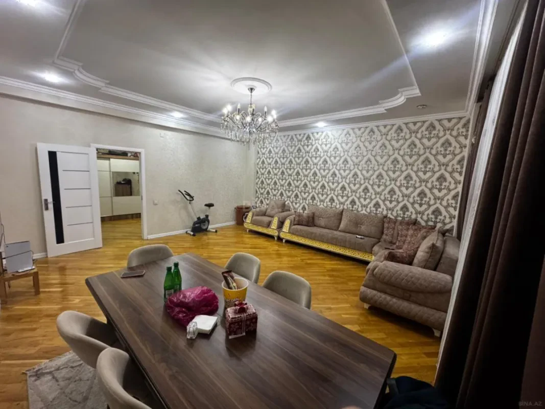 Satılır 2 otaqlı mənzil 109 m²