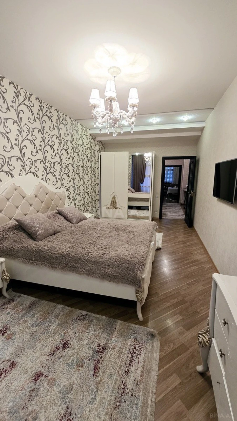 Satılır 3 otaqlı mənzil 130 m²