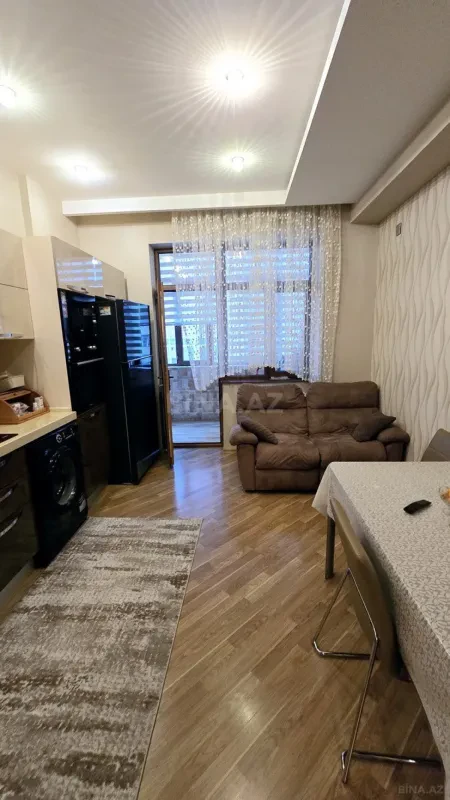 Satılır 3 otaqlı mənzil 130 m²