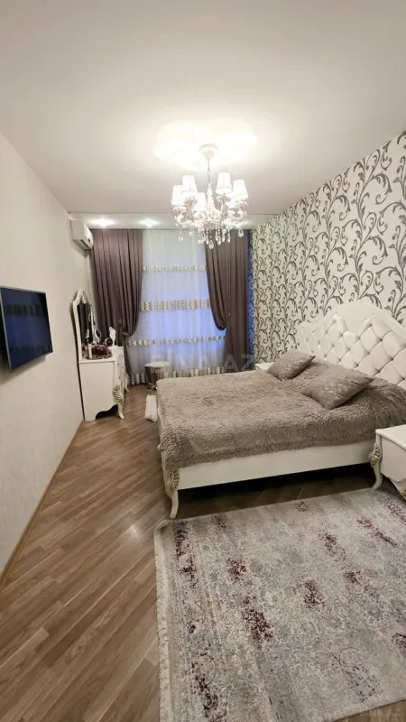 Satılır 3 otaqlı mənzil 130 m²