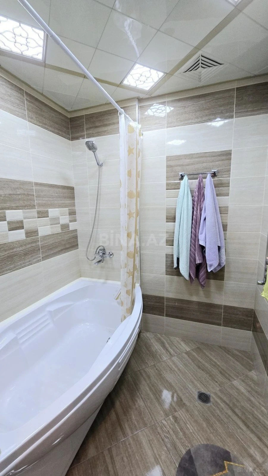 Satılır 3 otaqlı mənzil 130 m²
