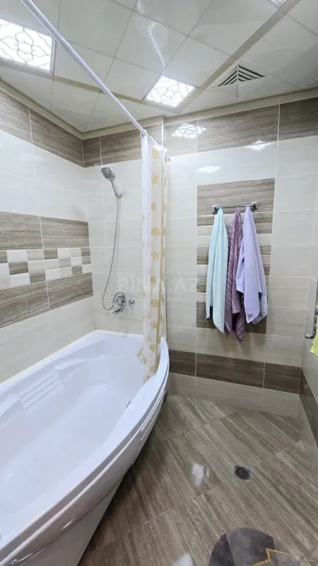 Satılır 3 otaqlı mənzil 130 m²