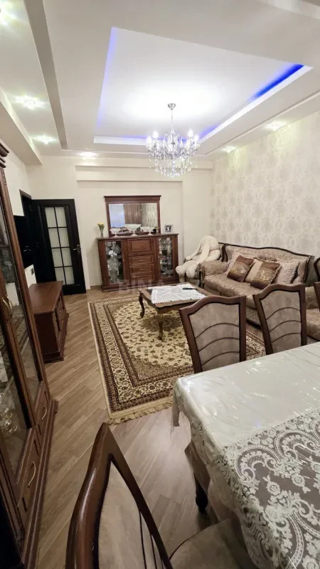 Satılır 3 otaqlı mənzil 130 m²